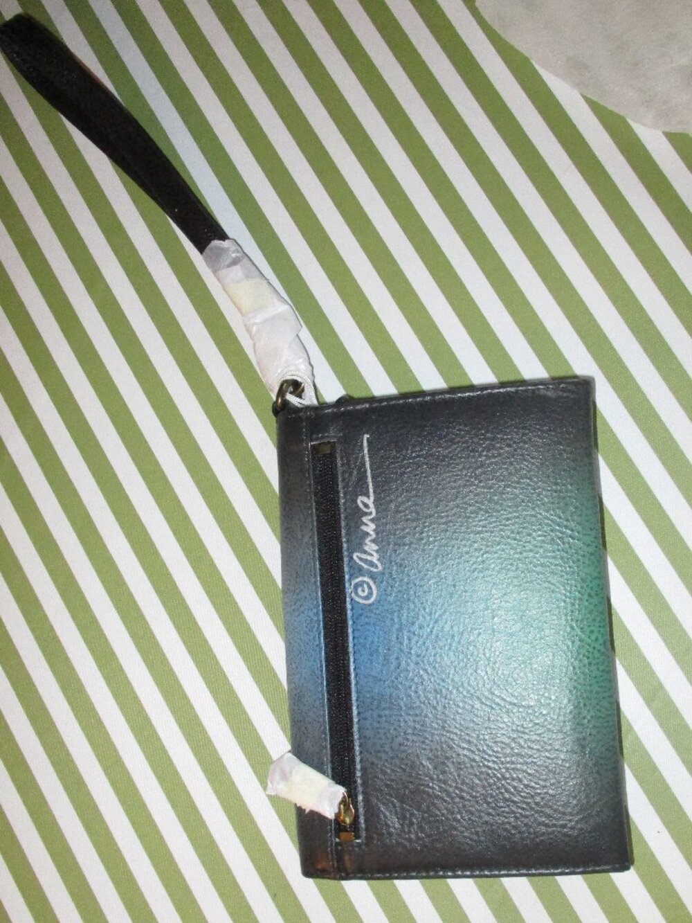 Anuschka Wristlet - Picture 5 of 11